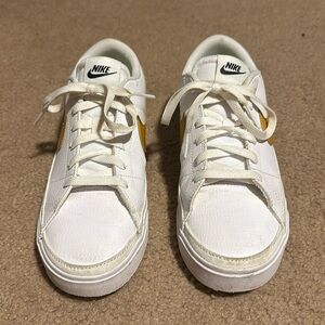 Nike Women’s Court Legacy